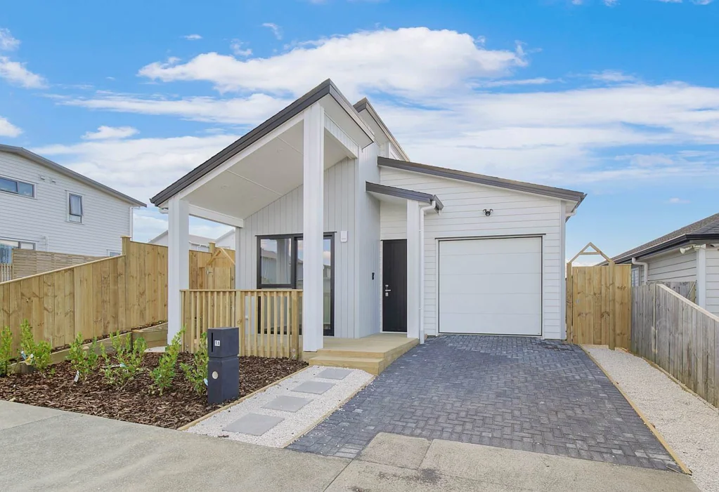 Brand-New Single-Level Home in Drury (Karaka) ...