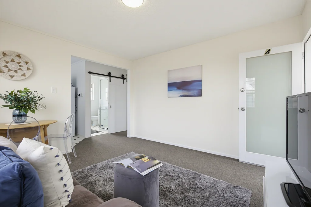 Miramar 2房  Affordable-Single Level-Low Maint $399k