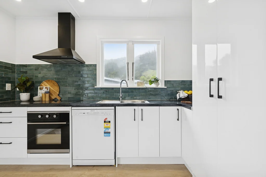 Wainuiomata 3ਬੈੱਡਰੂਮ 150m2 of House? - Yes Please!