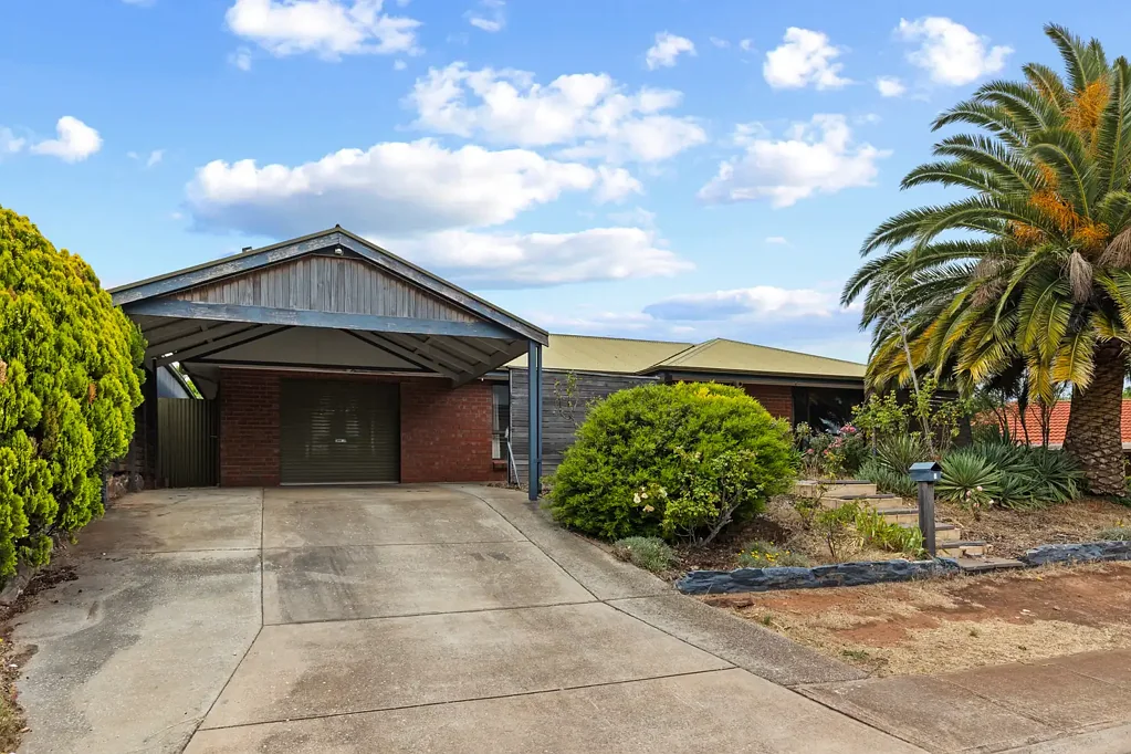 Morphett Vale 4कमरा Generous Allotment with Exceptional Potential in Quiet Location