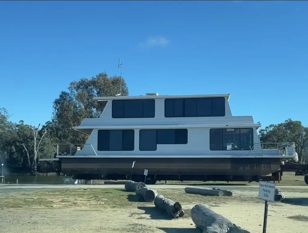 Moama 3 Bedroom Houseboat & Mooring For Sale