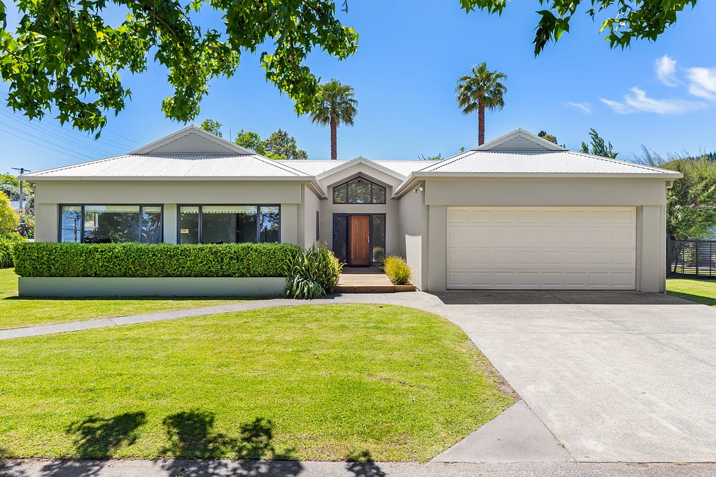 Whataupoko 4 Slaapkamer Relaxed living, premium location!