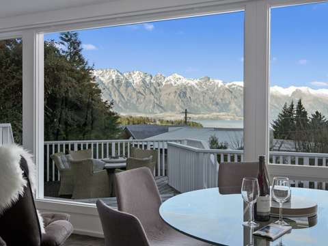 Queenstown 3房  Superb Investment returning over $100,000 net