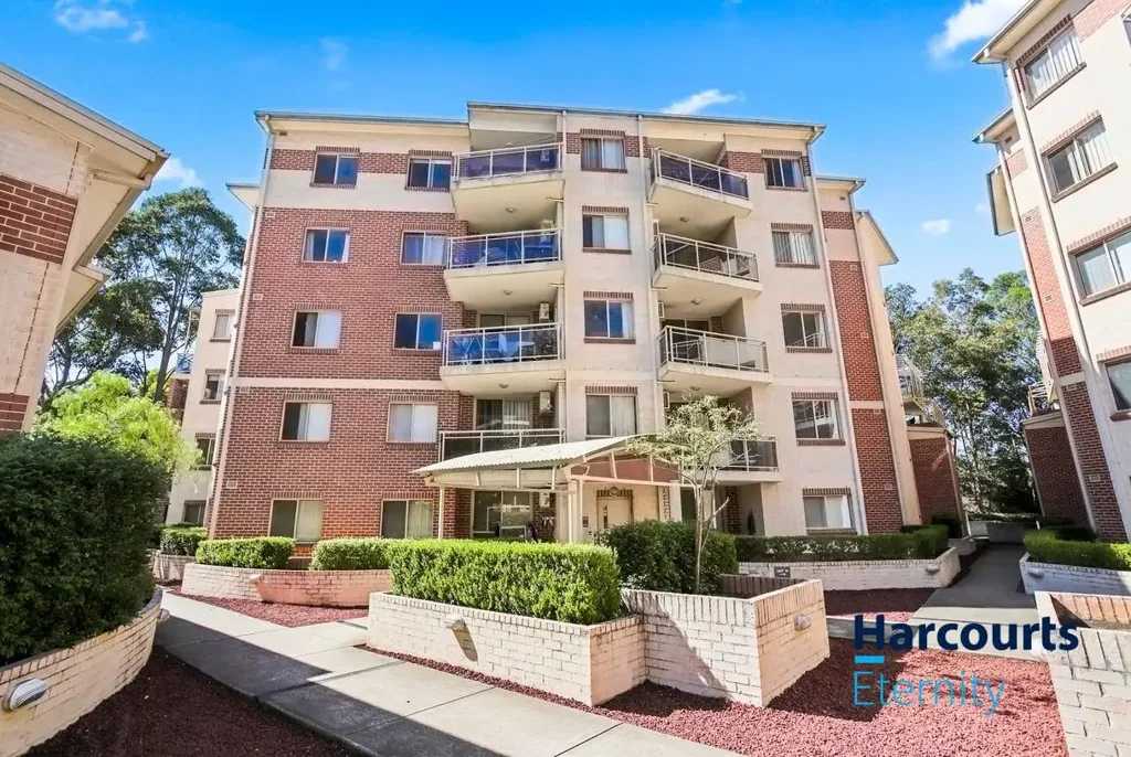 Immaculate Unit Ground Floor - Comfort & Convenience Combined!