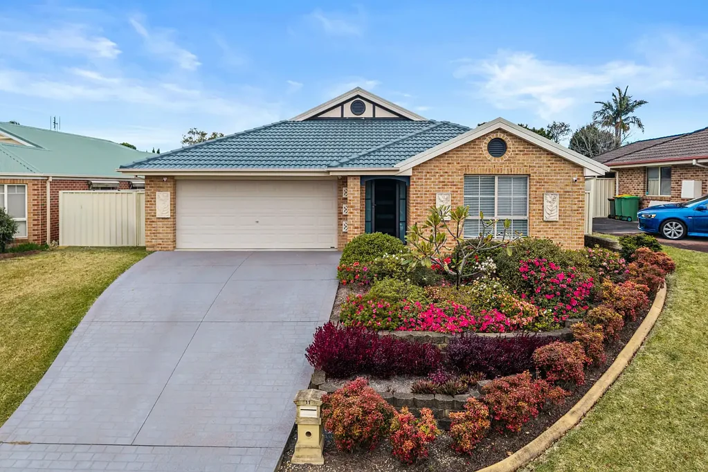 Woongarrah 4房  Stylish Family Home in a Dress Circle Location. Welcome to your new home!