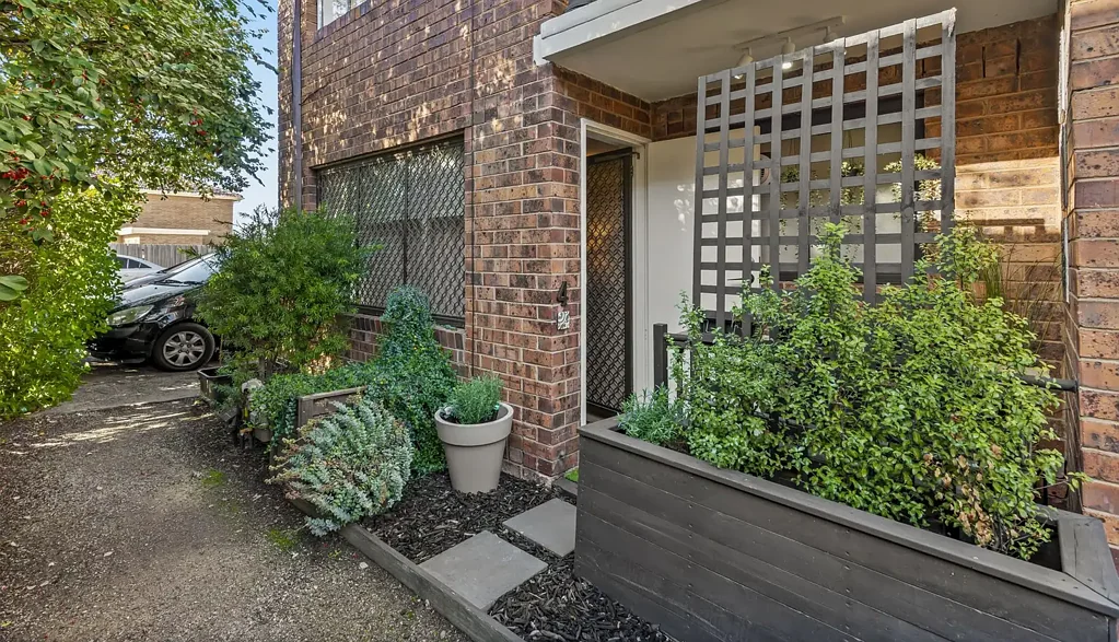 Kingsville 1ਬੈੱਡਰੂਮ Ground-Floor Charm with Modern Upgrades in Kingsville*
