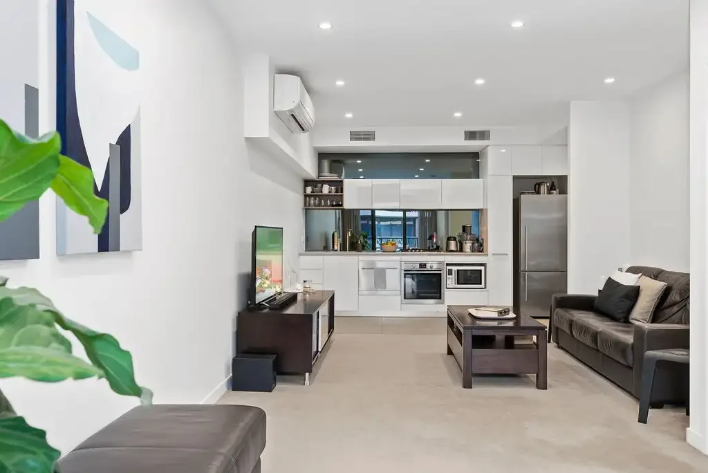 Spacious & Stylish Apartment With Parking
