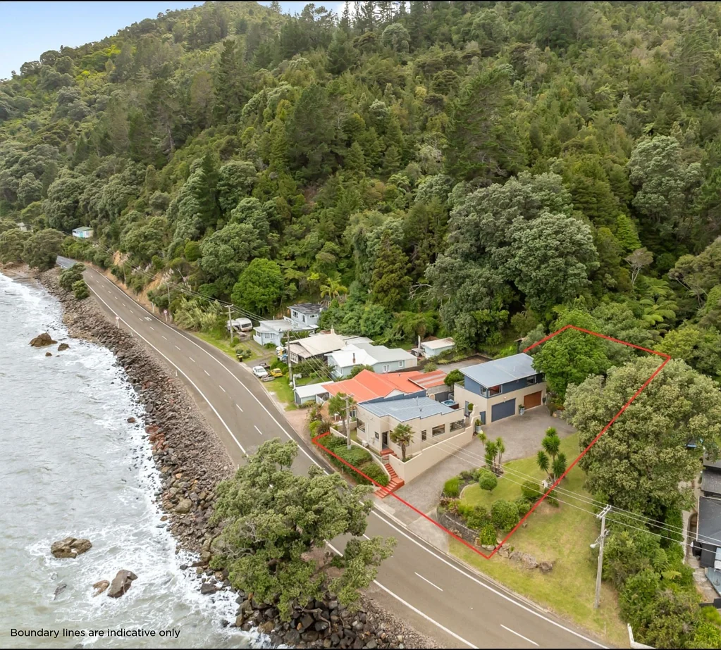 Thornton Bay 2房  Waterfront - Priced to sell in Thornton Bay!