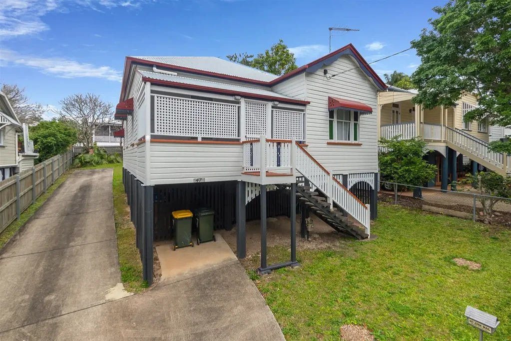 Renovated Four Bedroom Home In The Heart Of Annerley