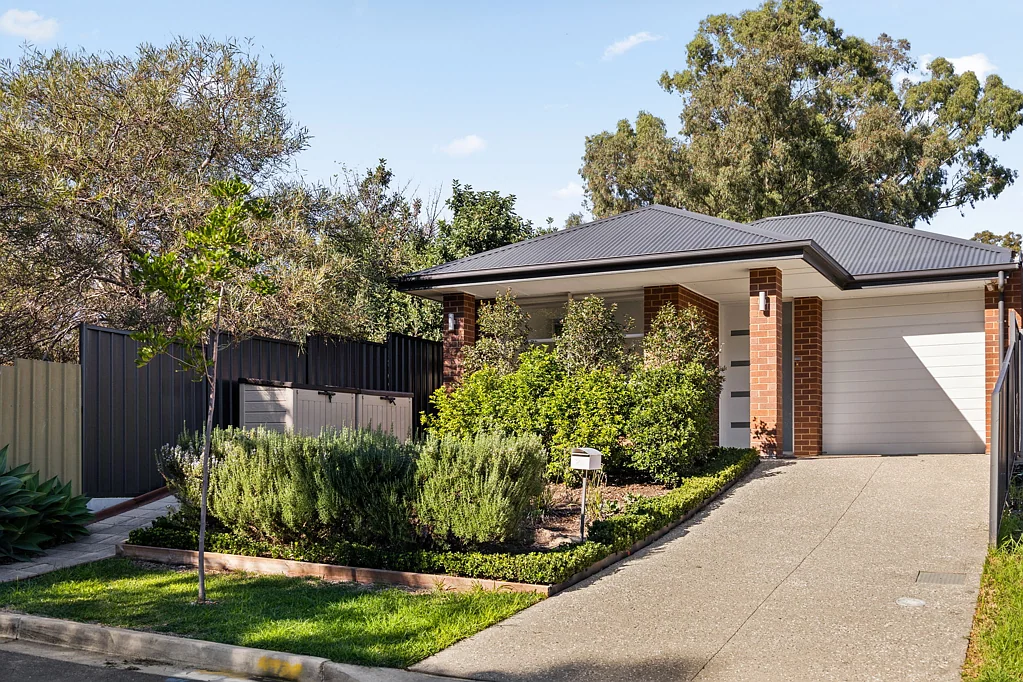 LOVELY 3 BEDROOM FAMILY HOME WITH PLENTY OF SPACE (Please register to be notified of open inspection)