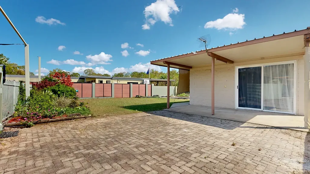 $400 Furnished Private Granny flat with Pool Access