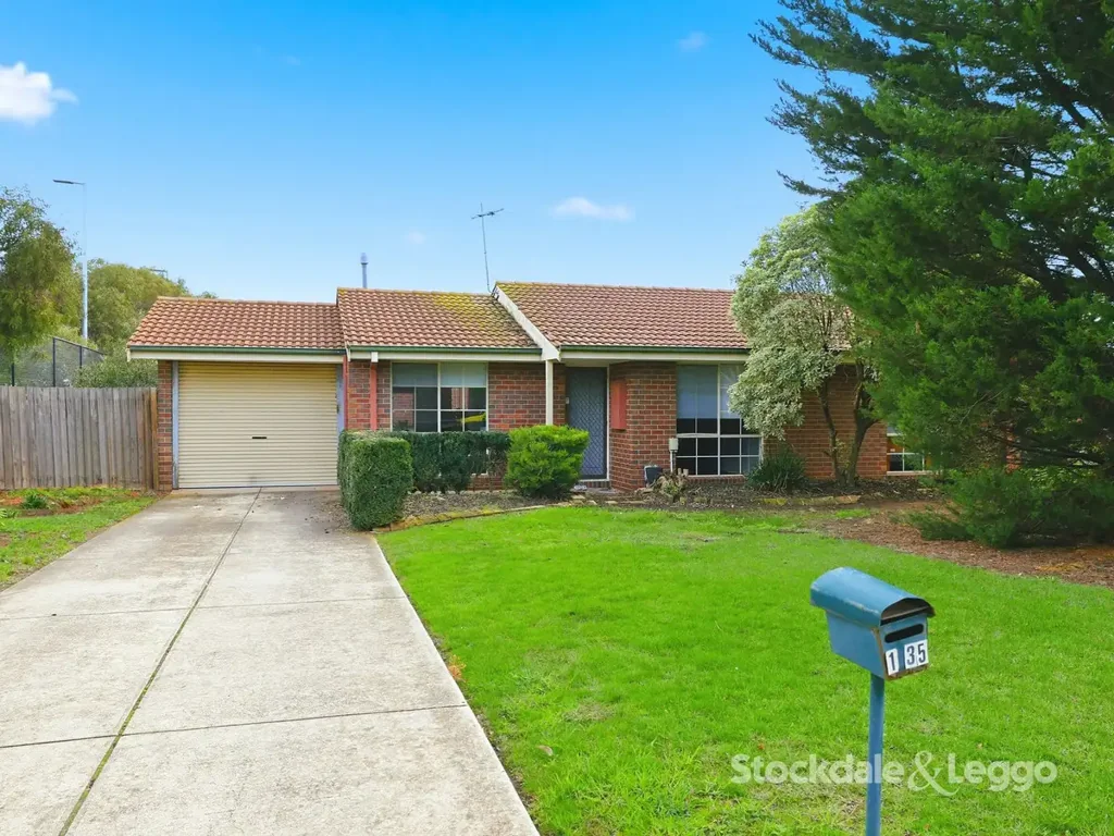 Melton South 3ਬੈੱਡਰੂਮ An Easy-Care Home with Strong Investment Appeal