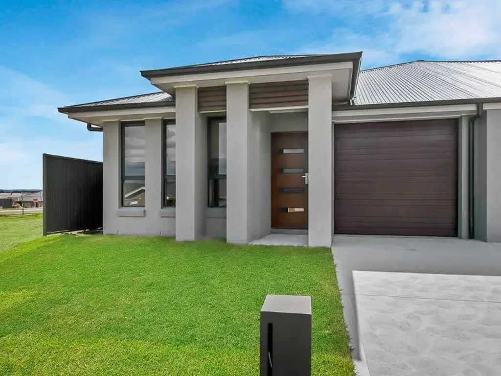 MODERN 3 BEDROOM DUPLEX