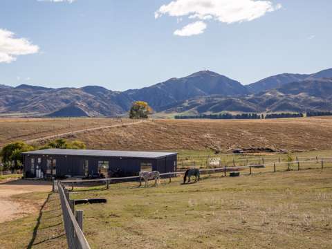 Alexandra 3部屋 A LIFESTYLE BUILT FOR THE EQUINE ENTHUSIAST
