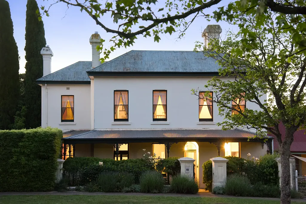 Daylesford 5 Bedroom Mount Stuart House – A Landmark Residence Steeped in History