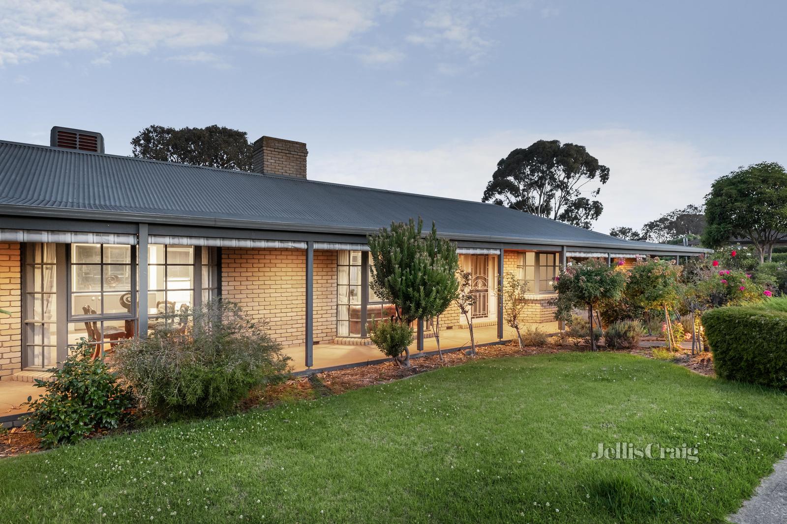 51 CALENDONIA DR, ELTHAM NORTH VIC 3095, 0部屋, 0バスルーム, House