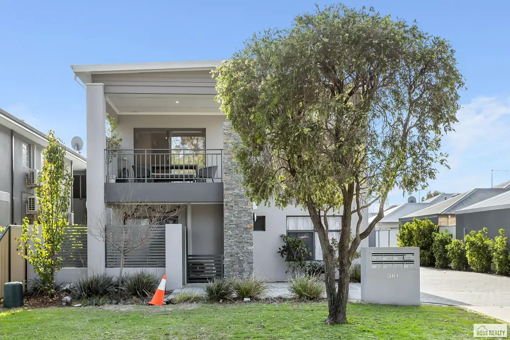 MODERN PARK-SIDE APARTMENT WITH PRIVATE BALCONY!