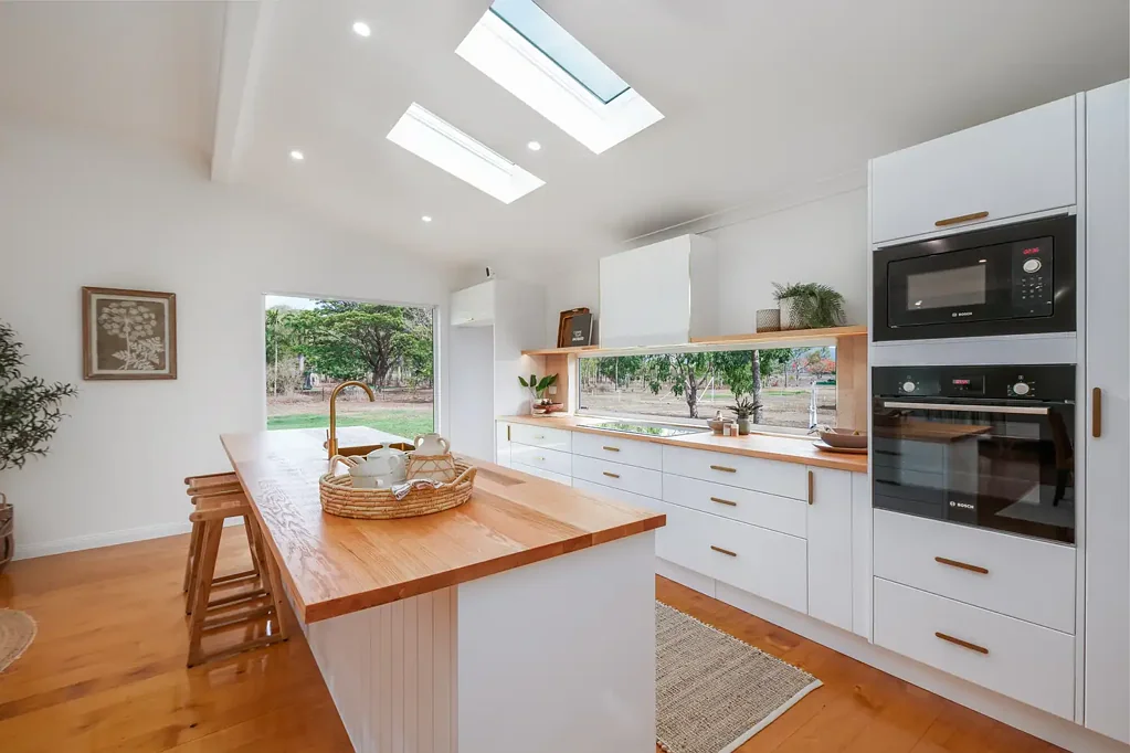 Alligator Creek 5Phòng ngủ Stunning Character Filled Acreage Living with New Modern Comforts, Views, Shed and Huge Space Options