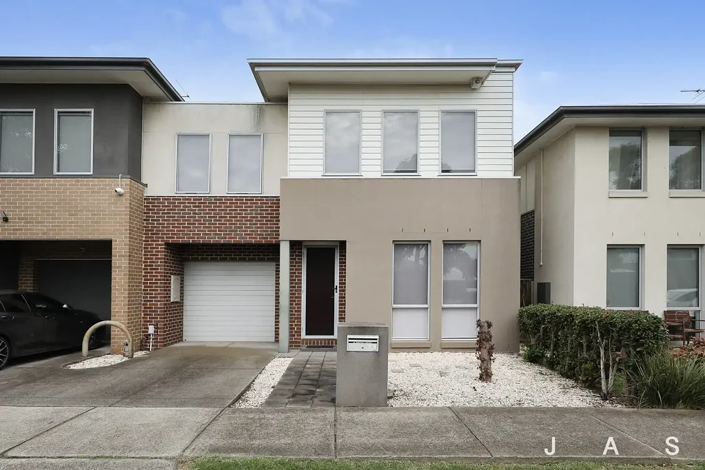 Beautifully Presented Home Offering Spacious Family Living