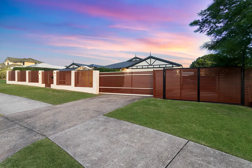 Deception Bay 6غرفة نوم Prestigious North Rise Estate | 1,200m² Block | Dual Living Potential