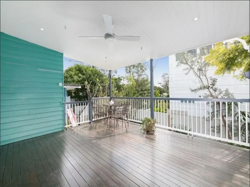 RENOVATED LOWSET QUEENSLANDER IN QUIET MILTON CUL-DE-SAC