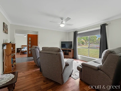 लिविंग रूम - 7 EUCALYPTUS PL, WALLOON QLD 4306