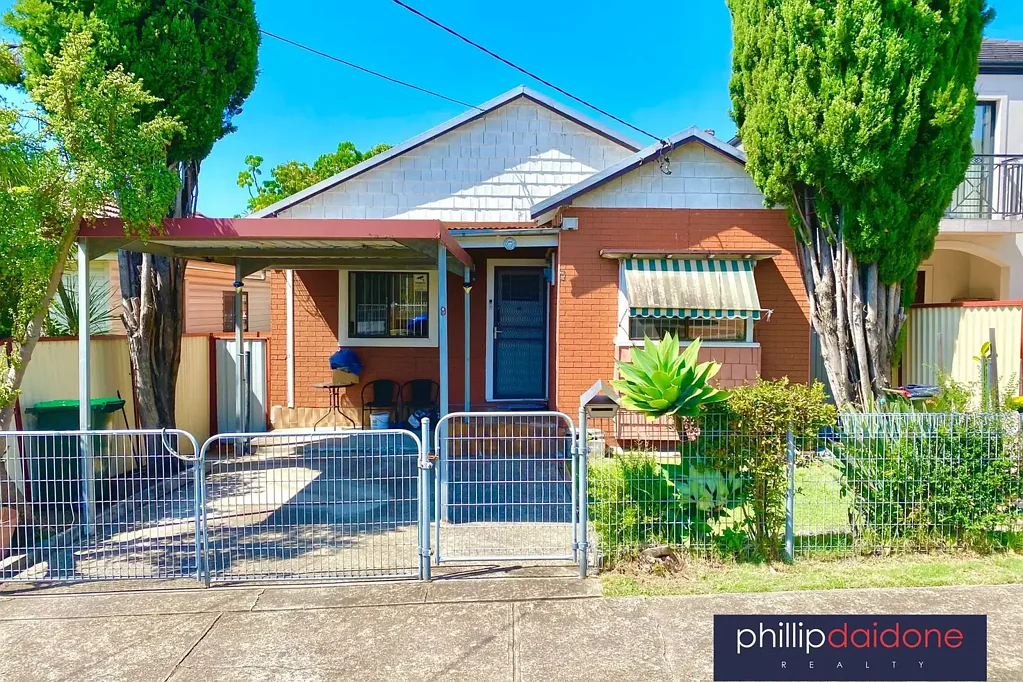 NEAT 3 BEDROOM HOUSE