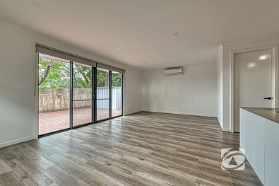 ਰਹਿਣ ਵਾਲਾ ਕਮਰਾ - 50 Riana Loop, Eumemmerring, VIC 3177