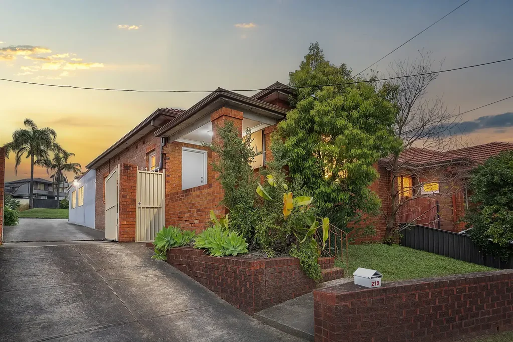 Roselands 3બેડરૂમ Family convenience from a sunny high-side setting