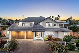 4 Esther Place, Red Beach