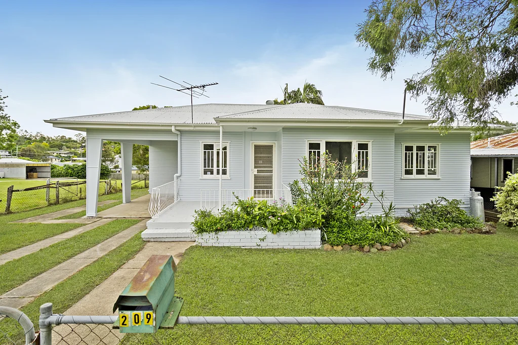 209 Warwick Road, Churchill, QLD 4305