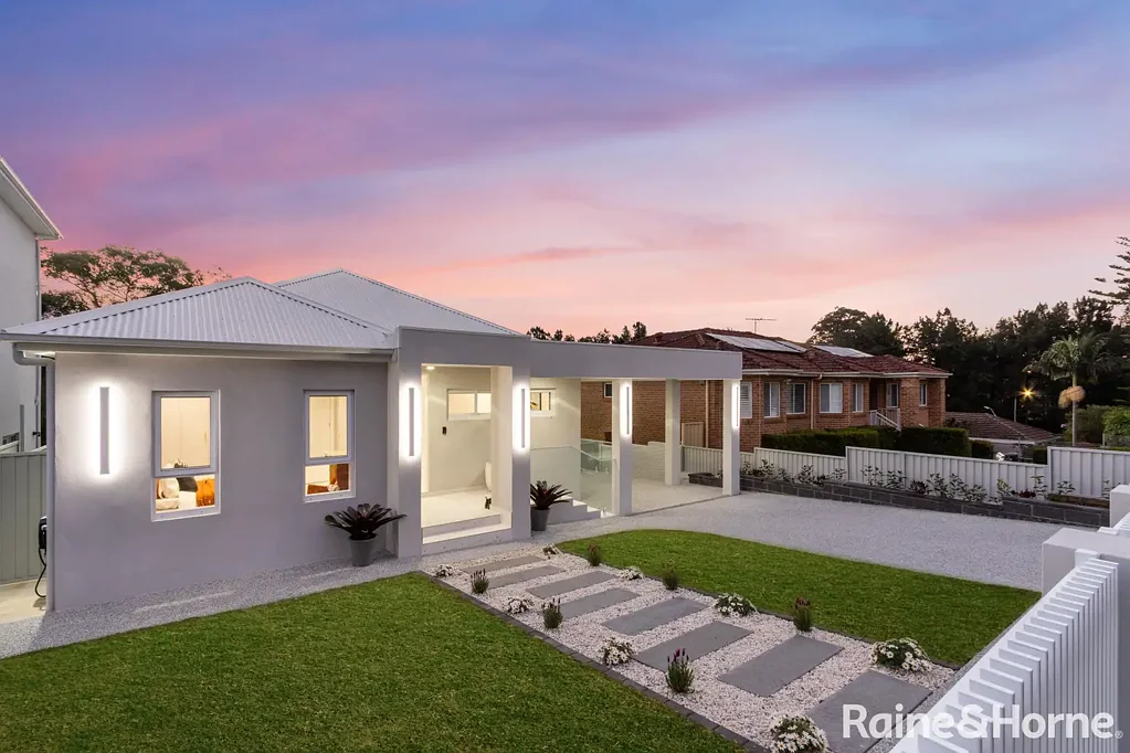 37 Clarke Street, Peakhurst, NSW 2210