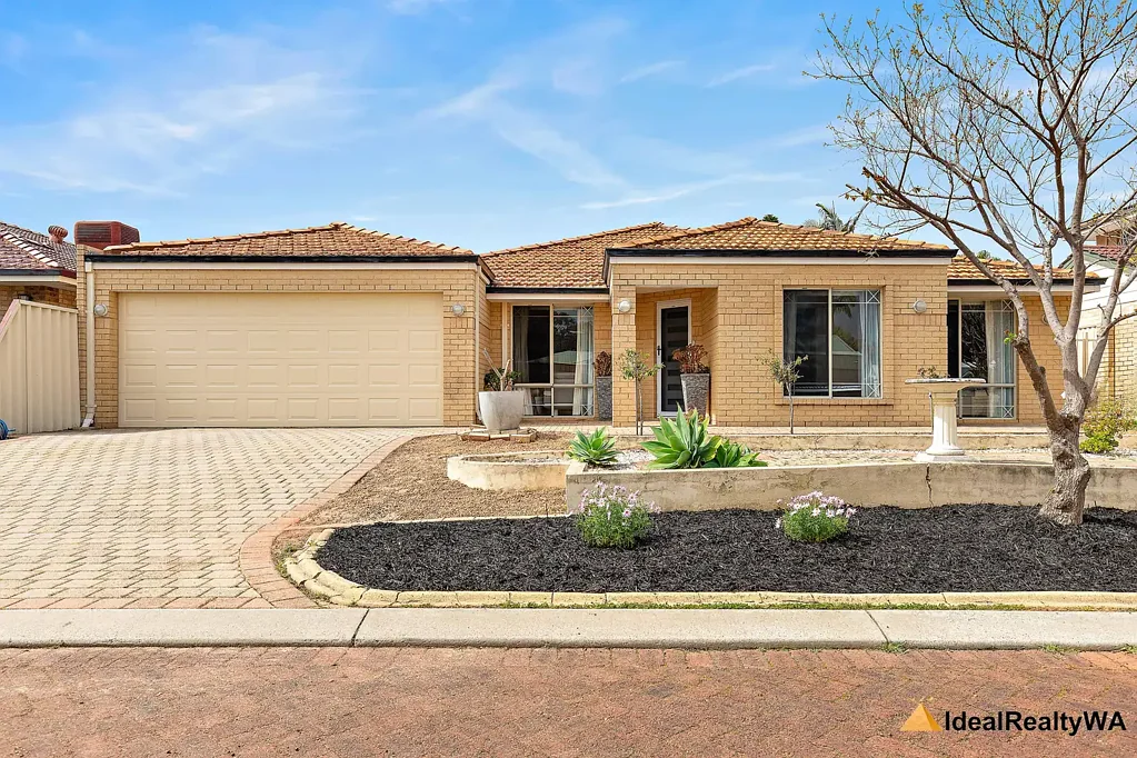 Atwell 4Kwarto Modern Family Functionality - Stylish 4-Bedroom Home