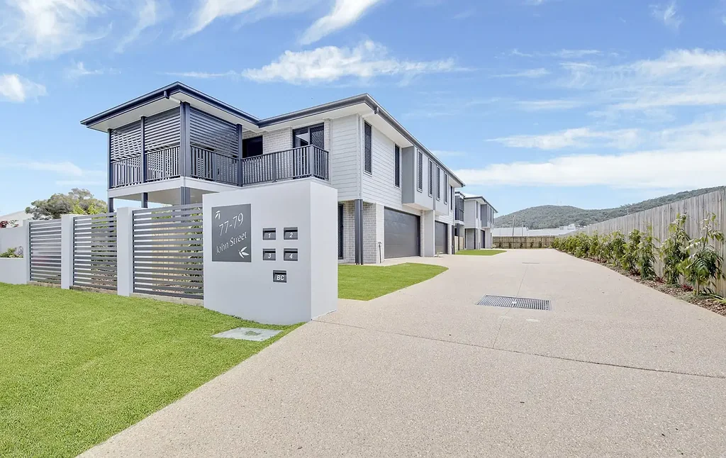 MODERN TOWNHOUSE RIGHT IN THE HEART OF YEPPOON