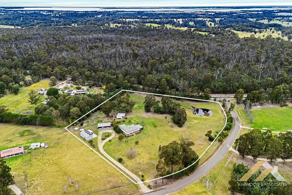 Sarsfield 4 Bedroom LIFESTYLE PROPERTY CLOSE TO BAIRNSDALE CBD