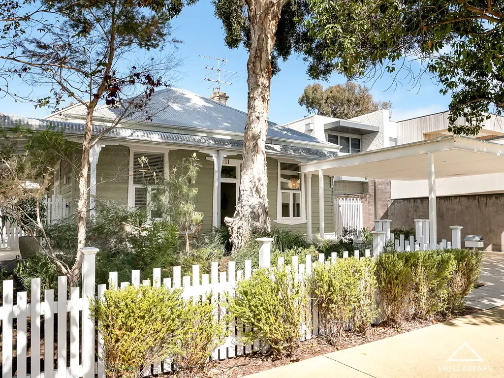 Claremont 5房  Stunning Character Home - Architect-designed Extension