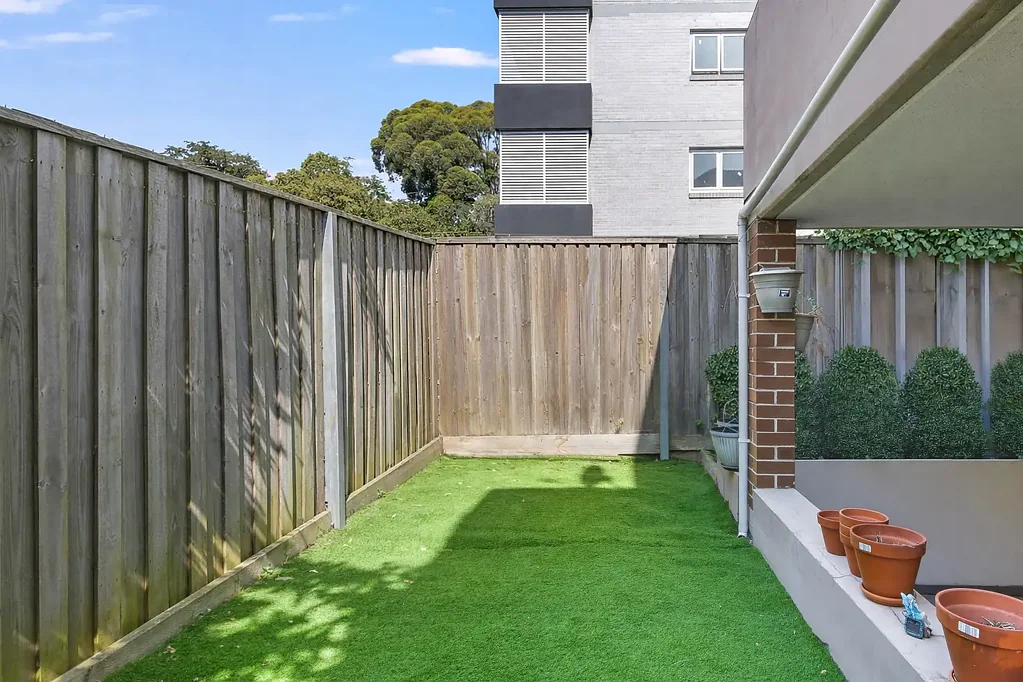 Homebush West 2chambre Rare Expansive 154sqm Ground Floor Retreat with Courtyard