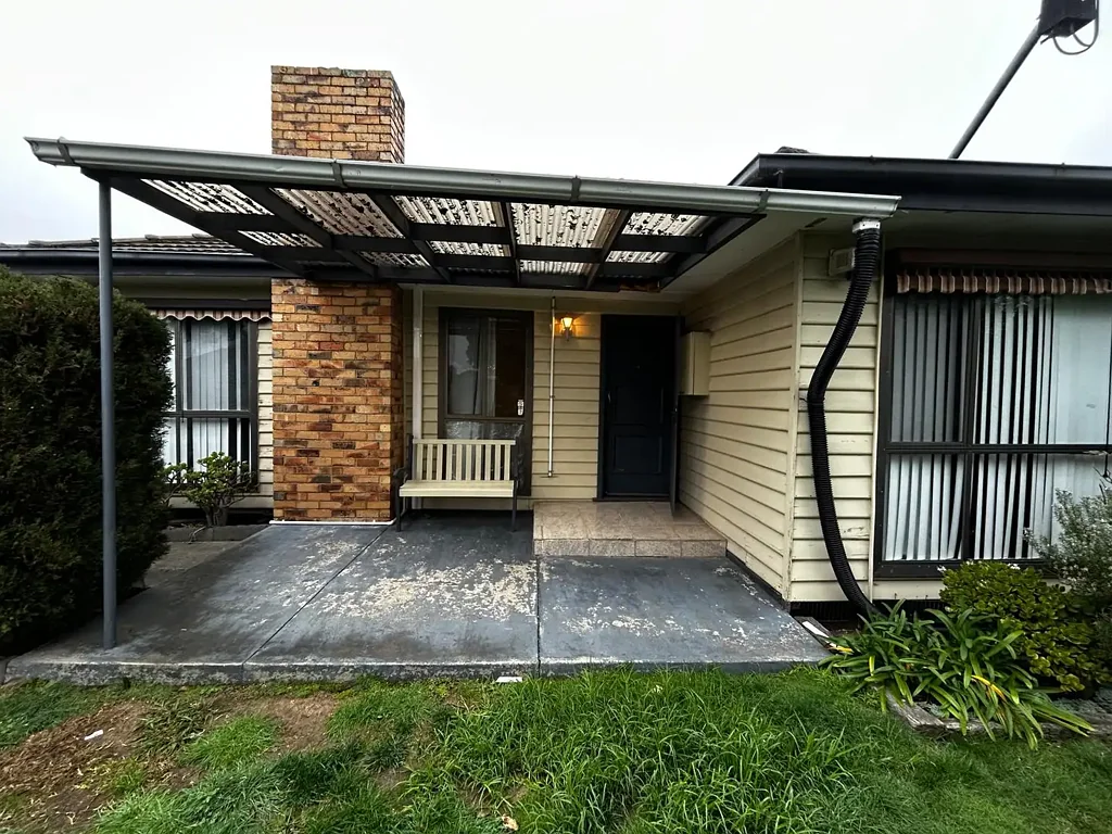 Five-Bedroom Family Home in a Quiet Dandenong North Location!!!!
