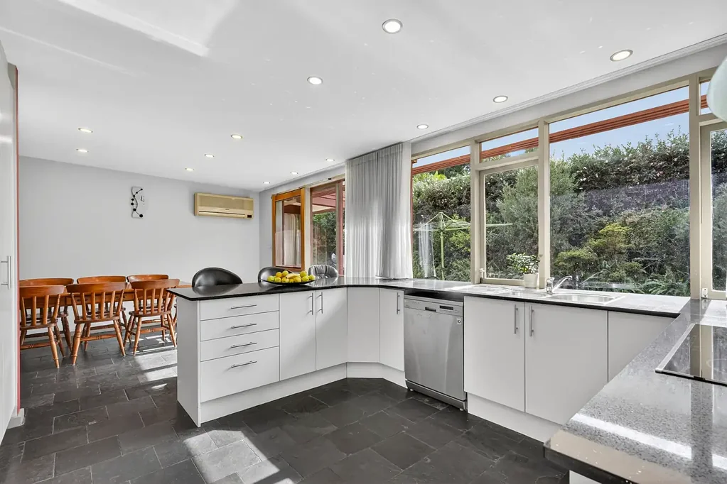 Oatlands 5部屋 Impressive home on 1031sqm with 22m frontage