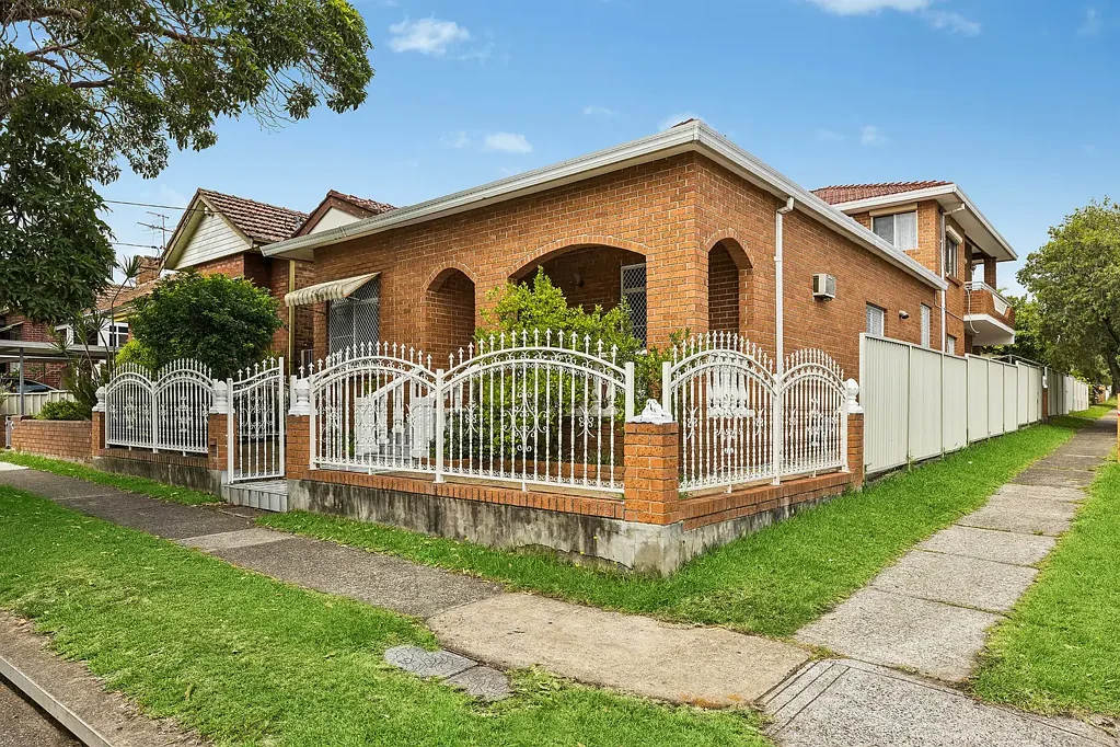 Canterbury 7Zimmer Expansive abode offers versatility and potential