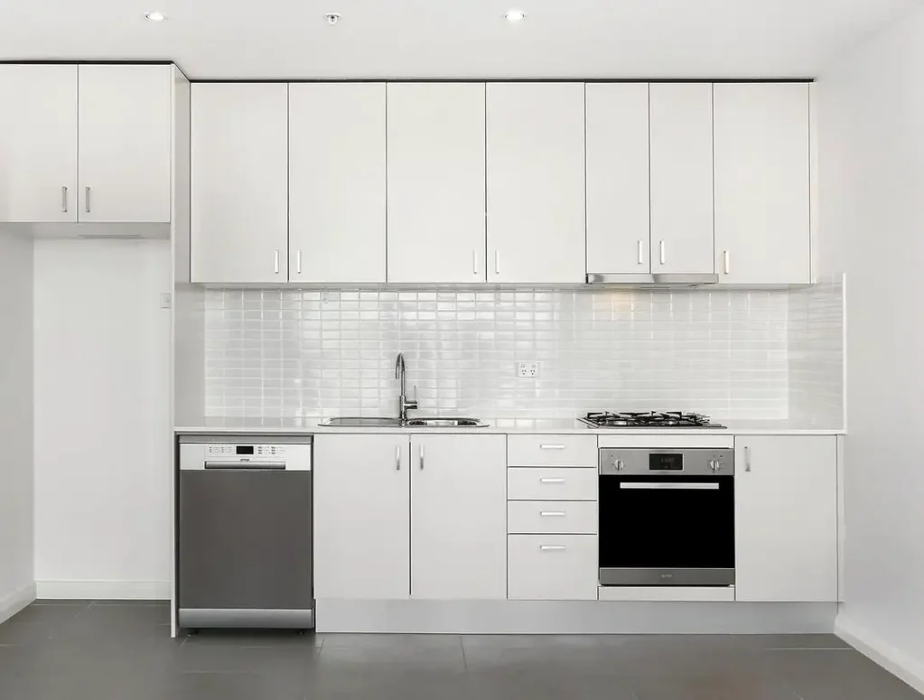 ONE BEDROOM APARTMENT WITH PARKING AT PRIME LOCATION IN REDFERN