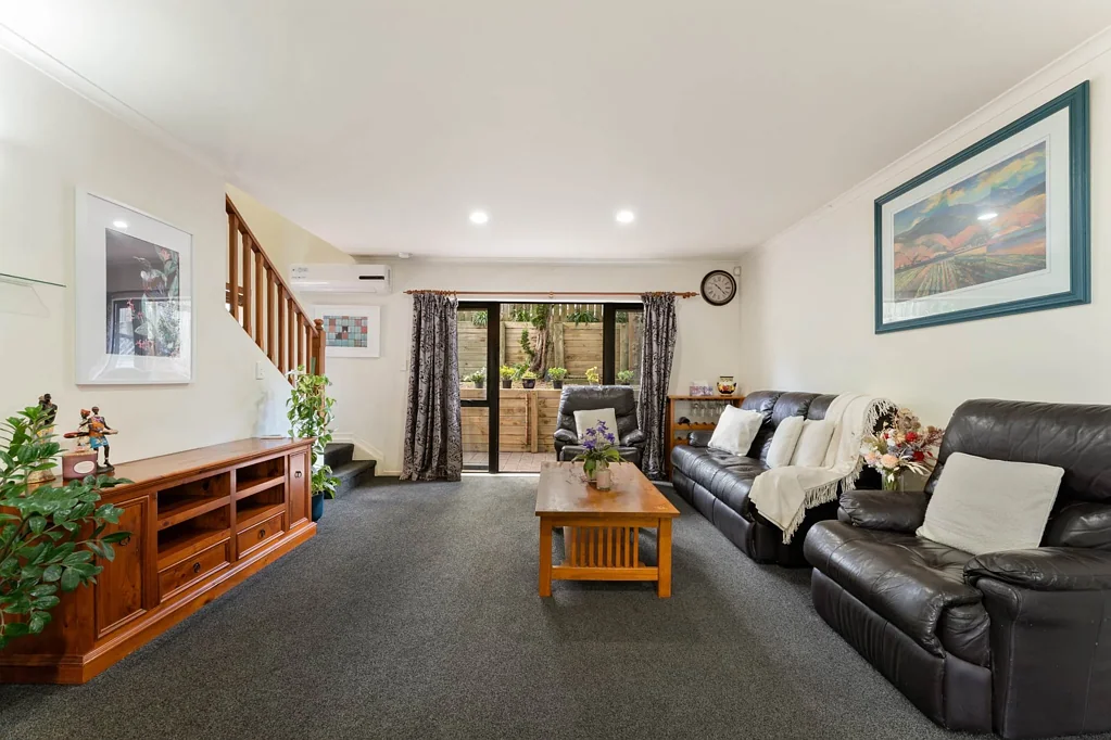 New Lynn 3 Bedroom Loved for Two Decades, Owners Say Sell