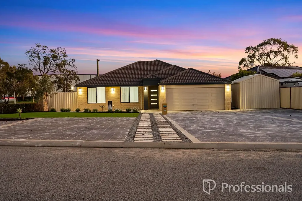 Wattle Grove 5બેડરૂમ A Rare Lifestyle Opportunity with Big Possibilities, Exceptional Space & Lifestyle Appeal.