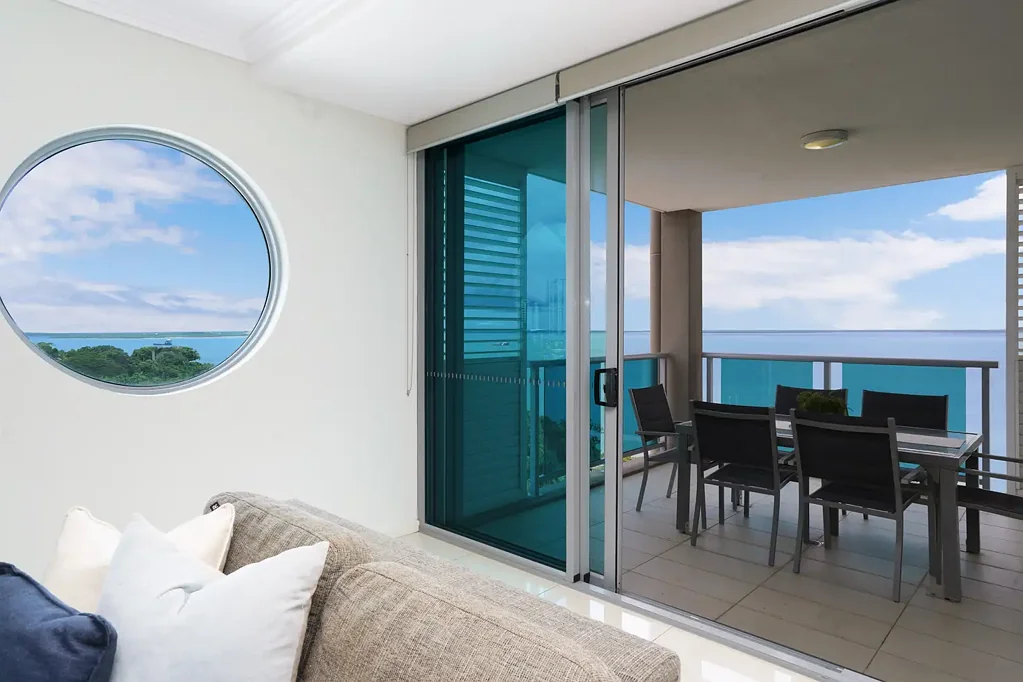 Executive Waterfront Living with Spectacular Harbour Views