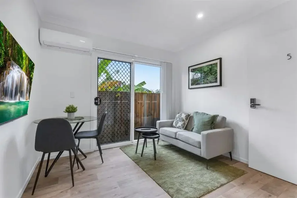 BRAND NEW FULLY FURNISHED OXLEY STUDIOS