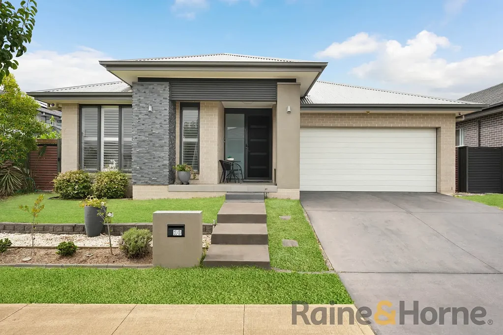 10 Boden Crescent, Oran Park, NSW 2570