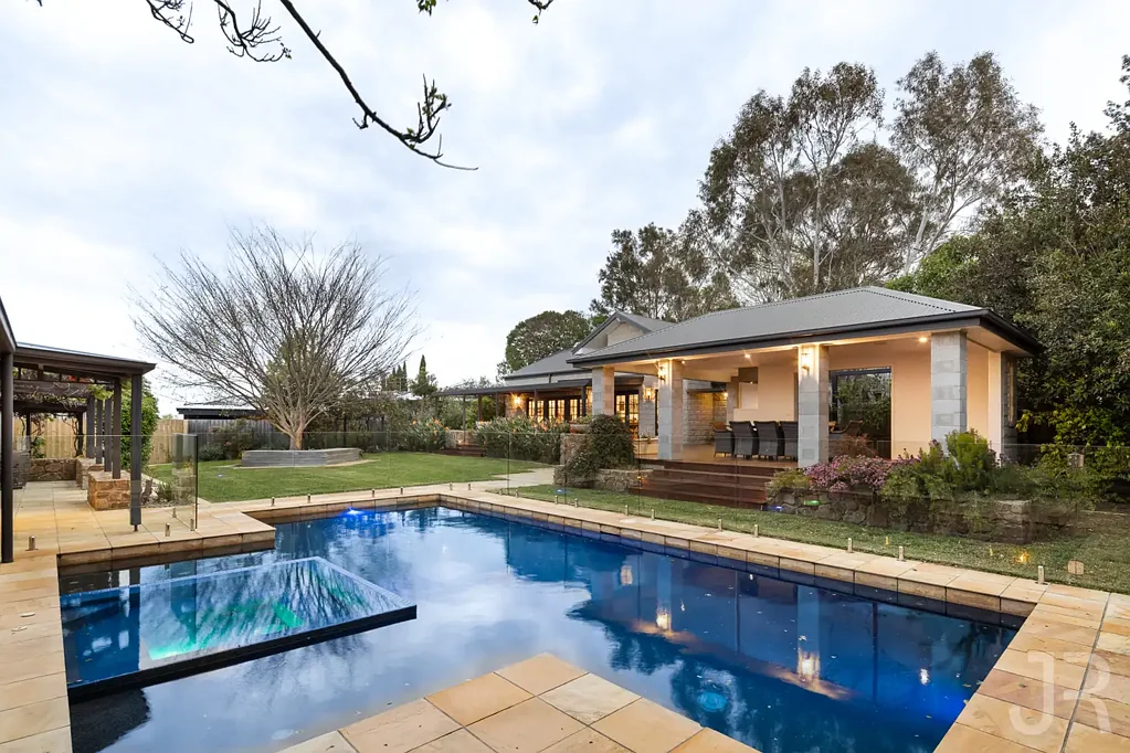 8 Clover Close, Berwick, VIC 3806