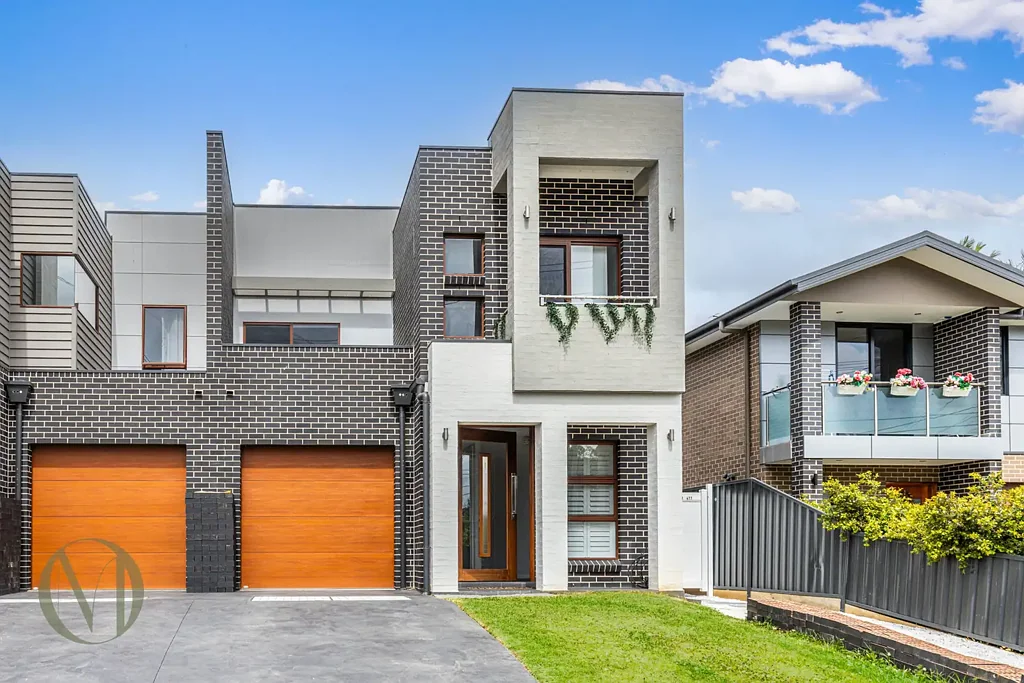 Modern Near-New Duplex Offering Space, Style & Convenience