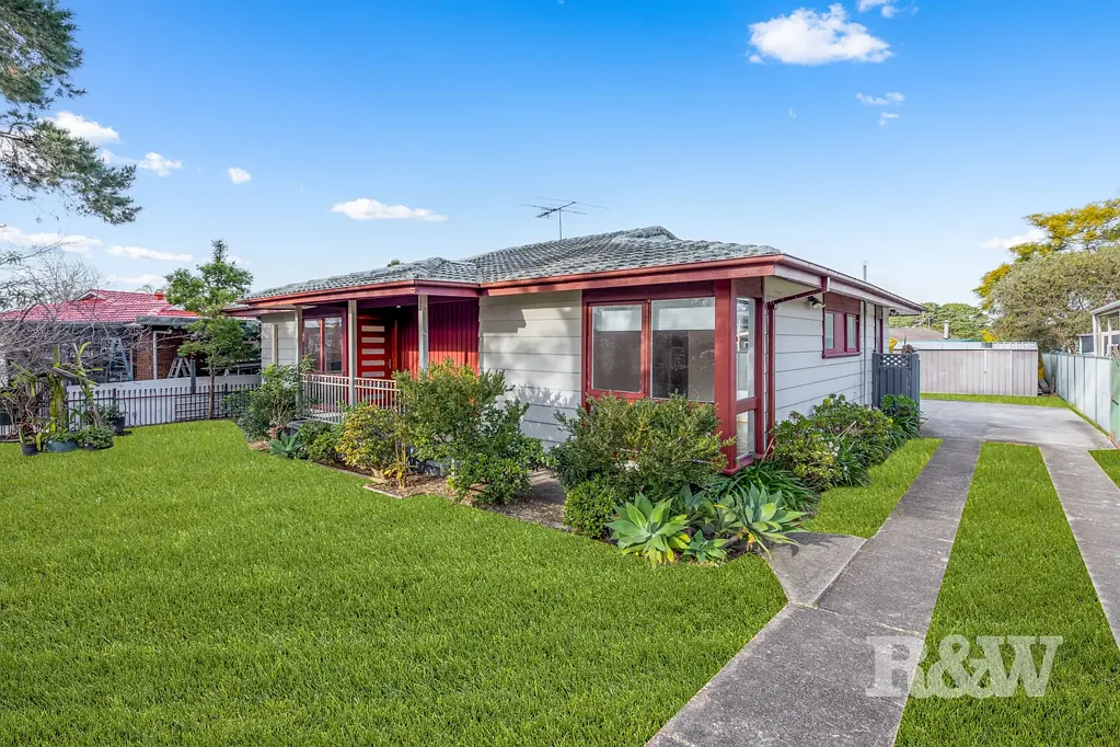 3 HAKEA PLACE, Macquarie Fields, NSW 2564