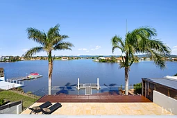 27 San Simeon Drive, Clear Island Waters